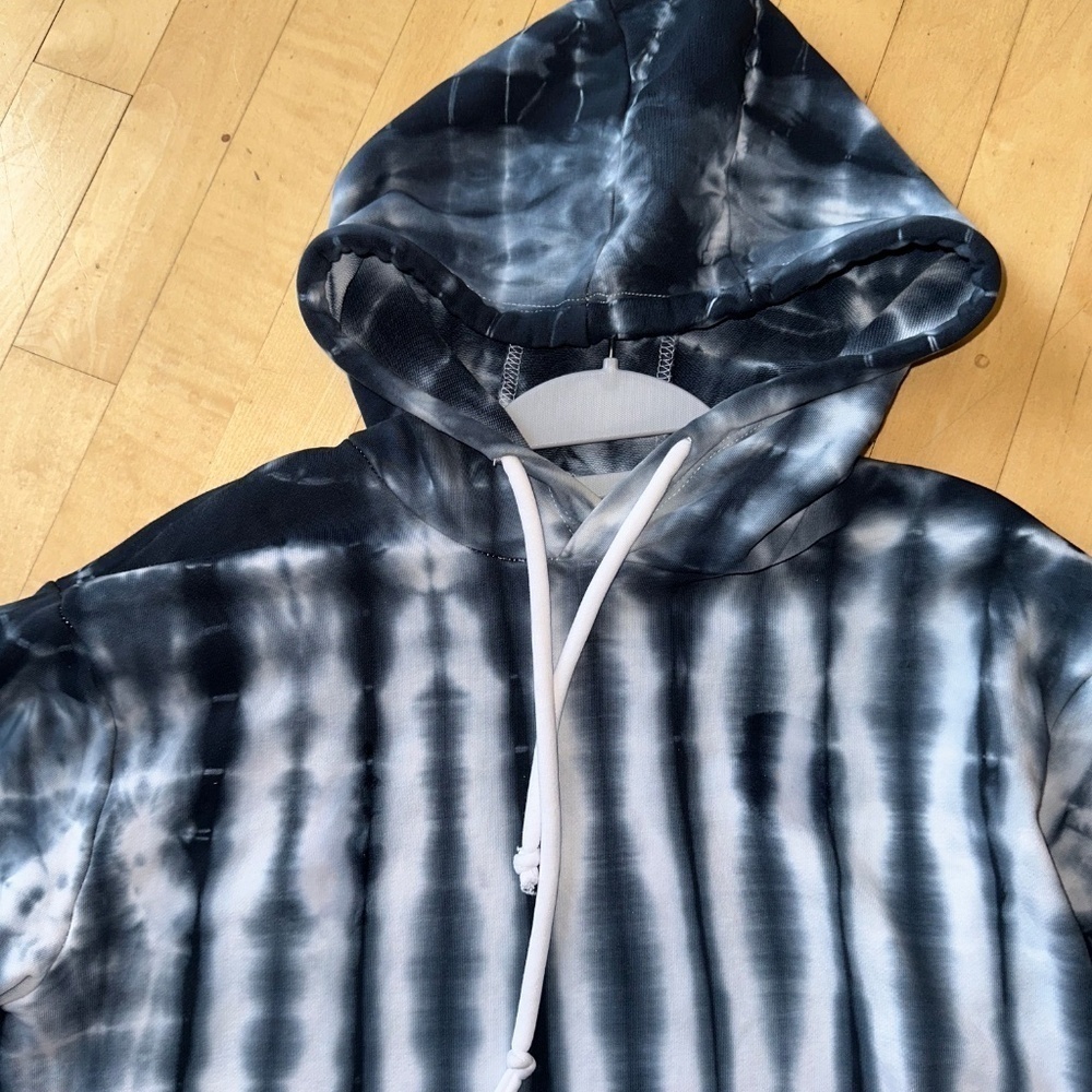 CHASER black white tie dye hoodie, Med. CB2229 - Picture 5 of 6